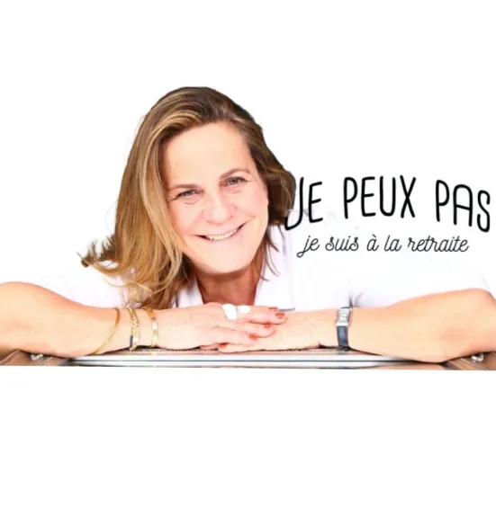 Portrait of a smiling woman beside a French slogan meaning I can't, I'm retired