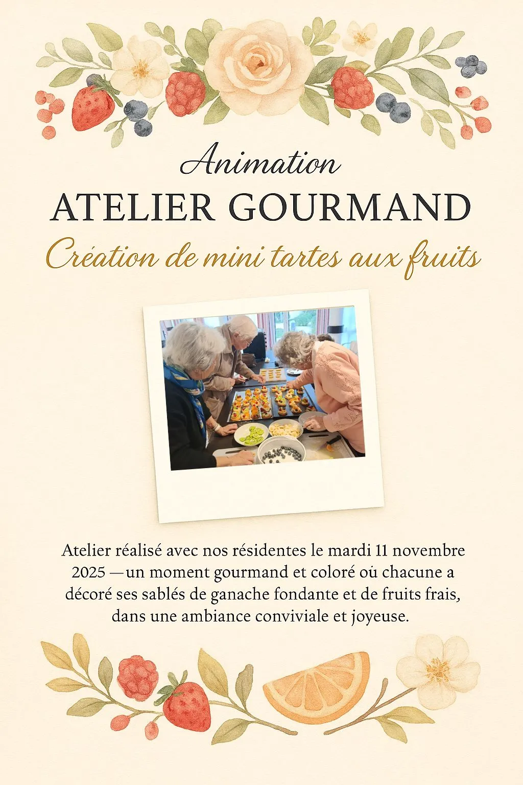 Affiche de l'atelier gourmand consacré aux mini-tartes aux fruits, avec une photo des résidentes en train de les décorer