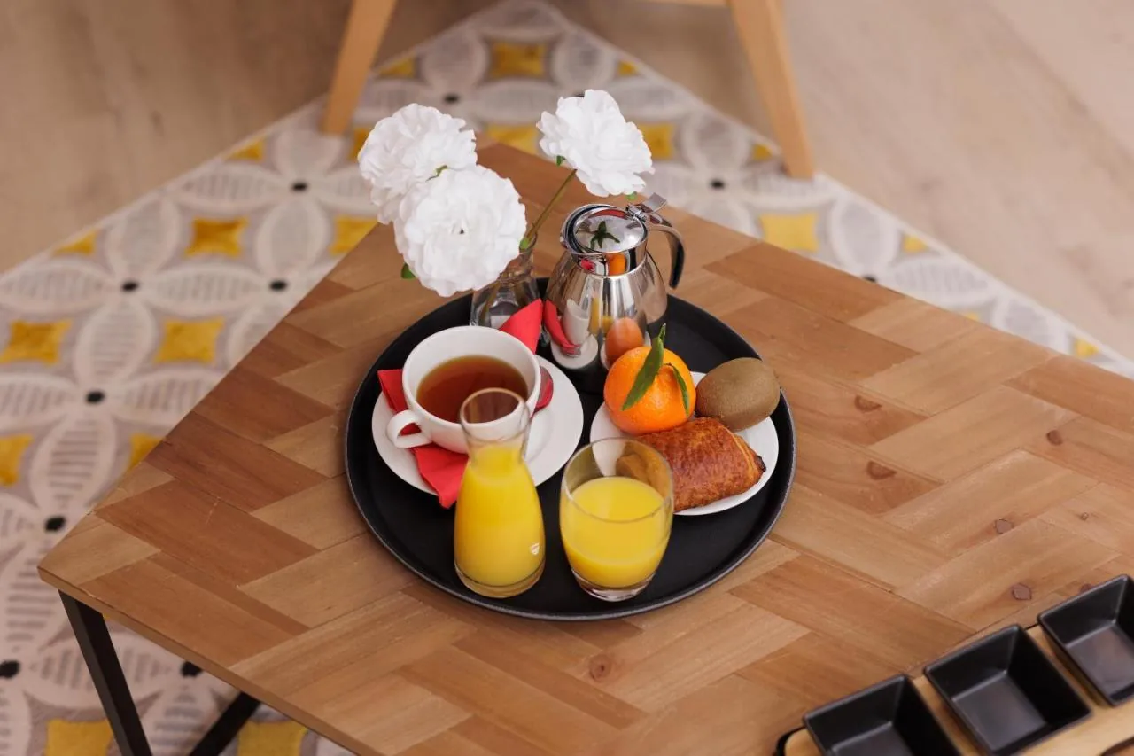 In-apartment tray service
